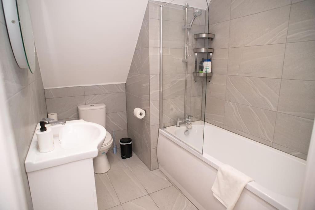 Rosey Lodge -1Bedroom Cousy Flat - Parking, Netflix, Wifi - Close To Blenheim Palace & Oxford - F5 キッドリントン エクステリア 写真