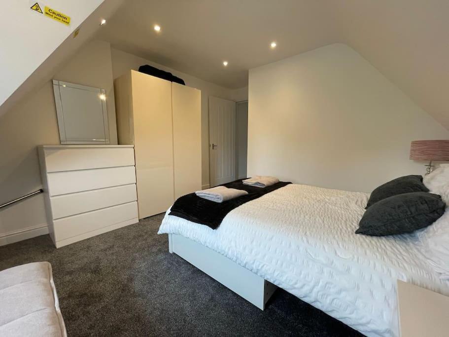 Rosey Lodge -1Bedroom Cousy Flat - Parking, Netflix, Wifi - Close To Blenheim Palace & Oxford - F5 キッドリントン エクステリア 写真