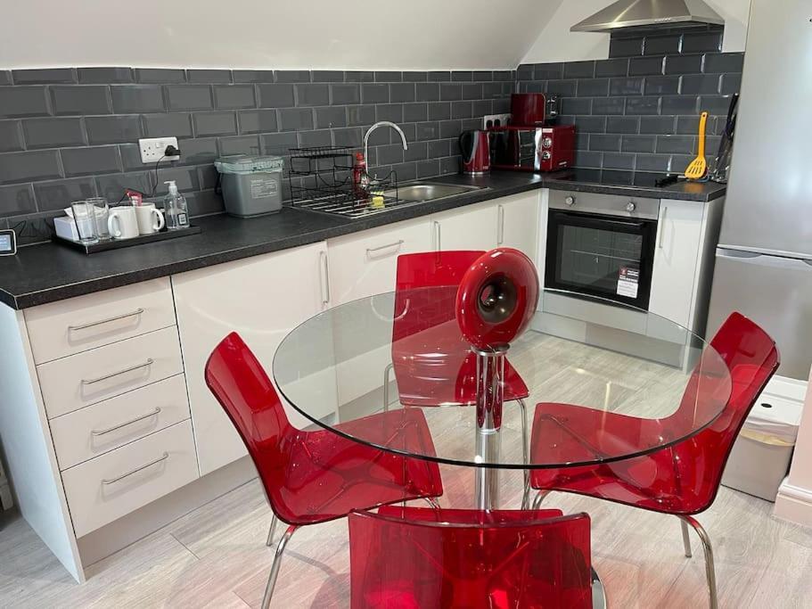 Rosey Lodge -1Bedroom Cousy Flat - Parking, Netflix, Wifi - Close To Blenheim Palace & Oxford - F5 キッドリントン エクステリア 写真