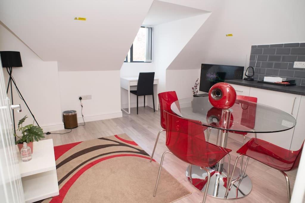 Rosey Lodge -1Bedroom Cousy Flat - Parking, Netflix, Wifi - Close To Blenheim Palace & Oxford - F5 キッドリントン エクステリア 写真