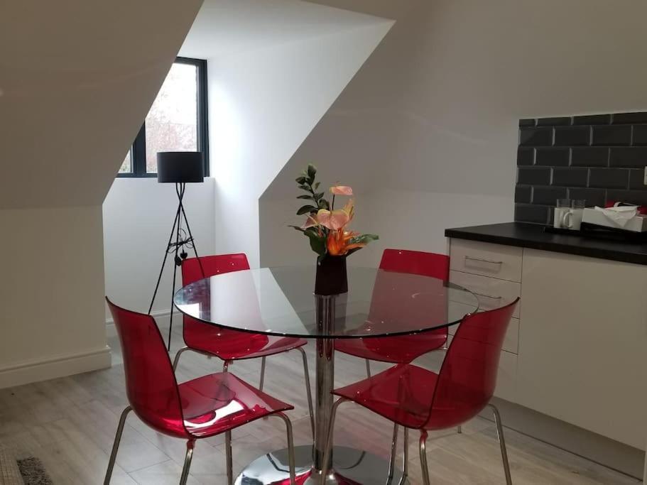 Rosey Lodge -1Bedroom Cousy Flat - Parking, Netflix, Wifi - Close To Blenheim Palace & Oxford - F5 キッドリントン エクステリア 写真