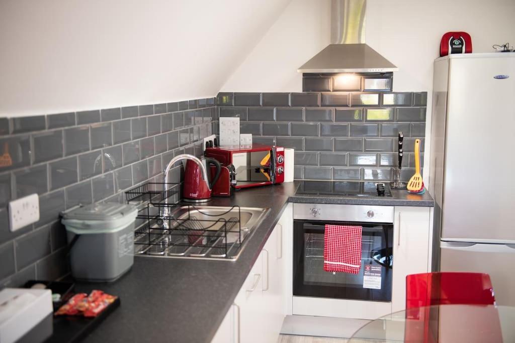 Rosey Lodge -1Bedroom Cousy Flat - Parking, Netflix, Wifi - Close To Blenheim Palace & Oxford - F5 キッドリントン エクステリア 写真