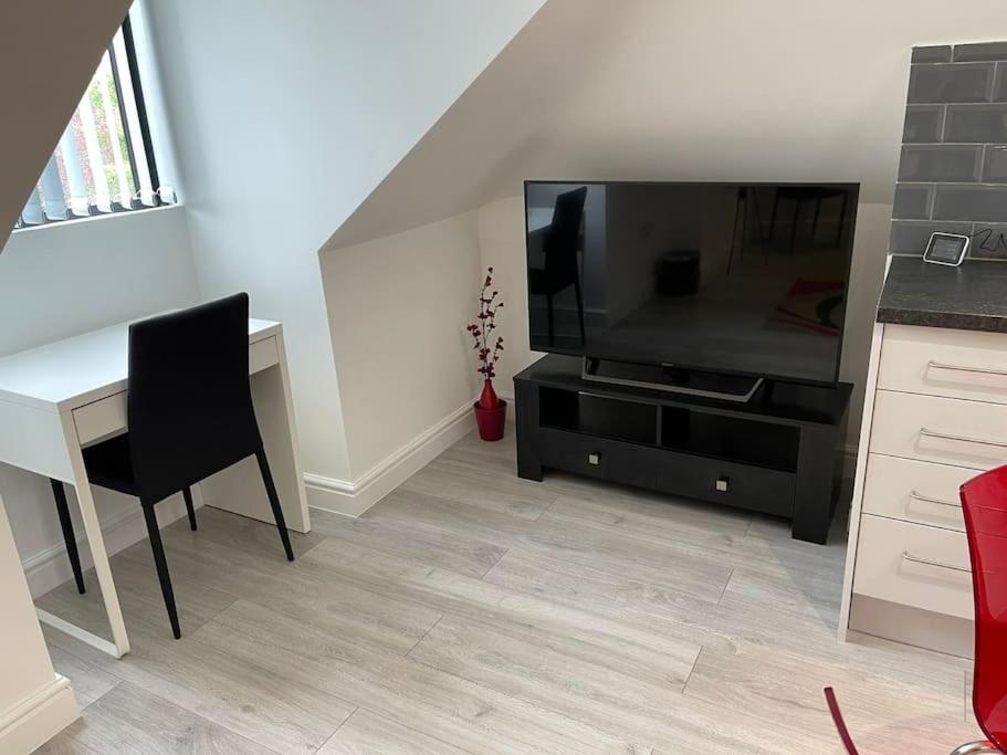 Rosey Lodge -1Bedroom Cousy Flat - Parking, Netflix, Wifi - Close To Blenheim Palace & Oxford - F5 キッドリントン エクステリア 写真