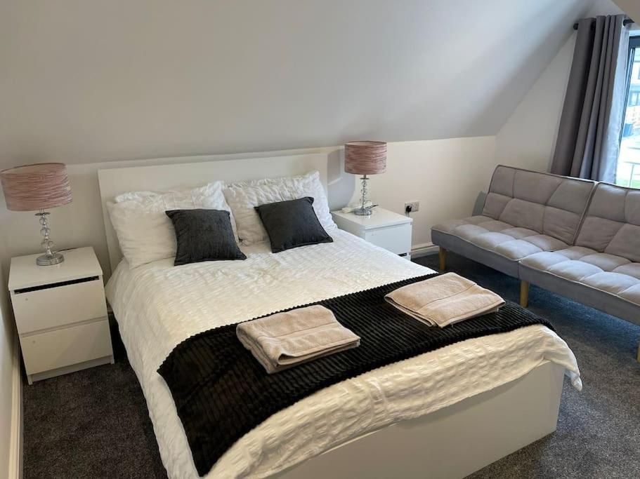 Rosey Lodge -1Bedroom Cousy Flat - Parking, Netflix, Wifi - Close To Blenheim Palace & Oxford - F5 キッドリントン エクステリア 写真
