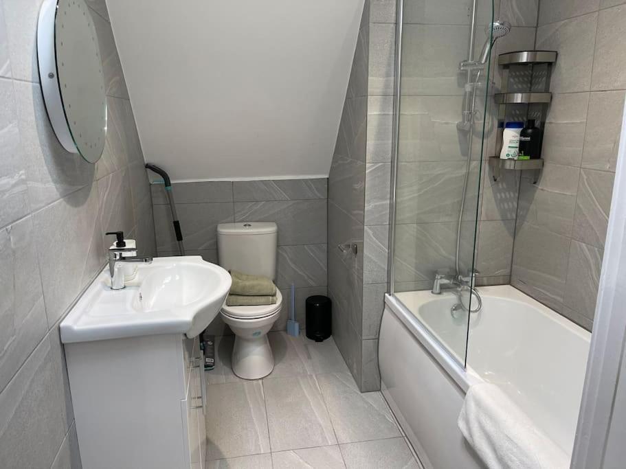 Rosey Lodge -1Bedroom Cousy Flat - Parking, Netflix, Wifi - Close To Blenheim Palace & Oxford - F5 キッドリントン エクステリア 写真