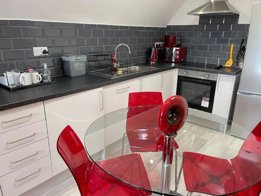 Rosey Lodge -1Bedroom Cousy Flat - Parking, Netflix, Wifi - Close To Blenheim Palace & Oxford - F5 キッドリントン エクステリア 写真